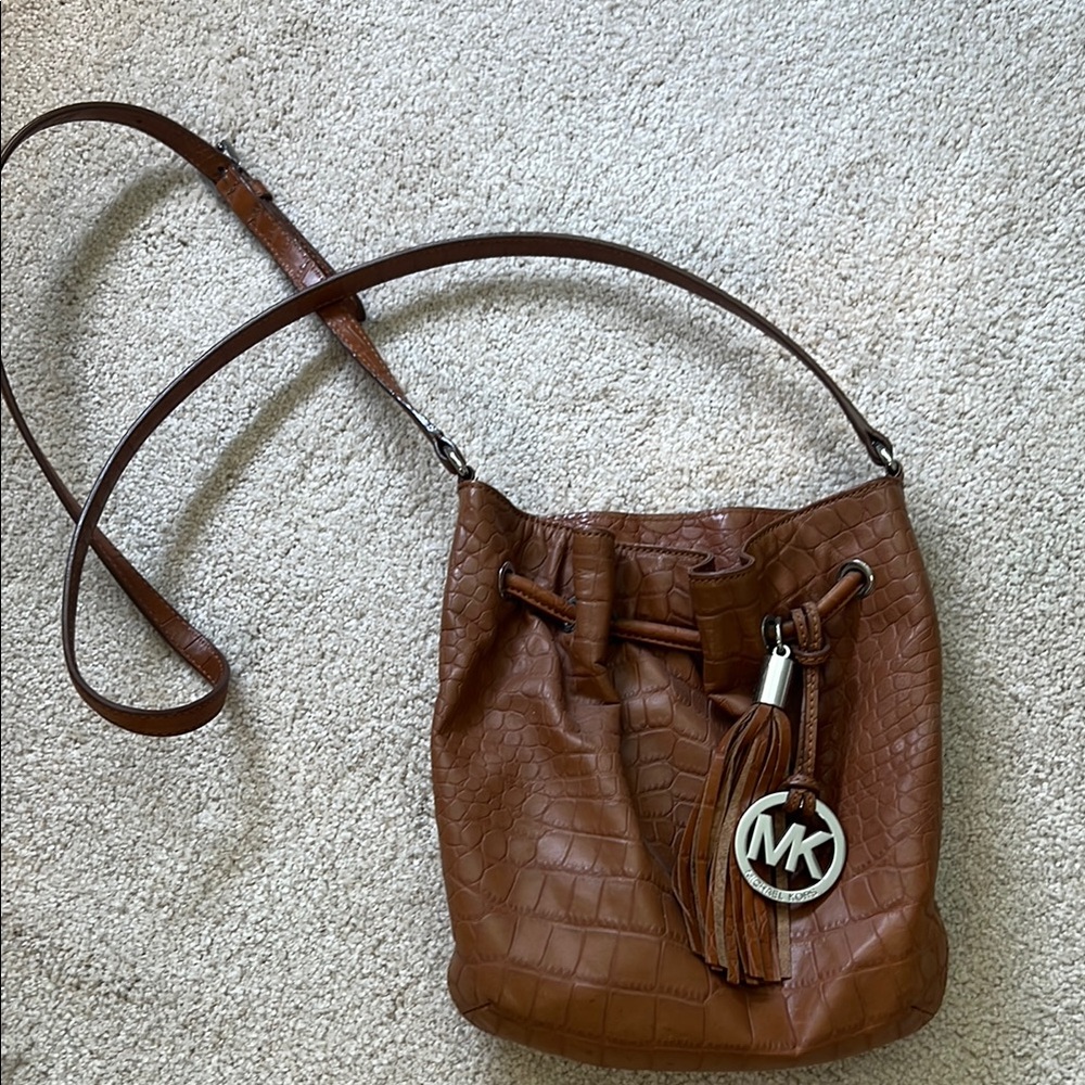 Michael Kors Brown Shoulder Bag with Elegant Design